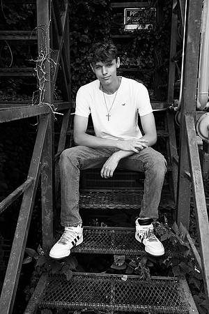 Kamden_Senior_RHP_RHP0499_B&W
