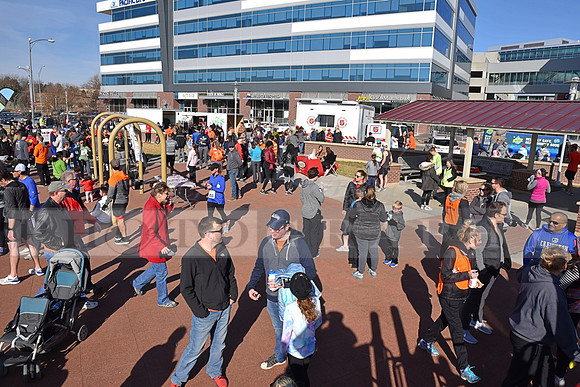 Resize_WalkDSC_0608_crowd