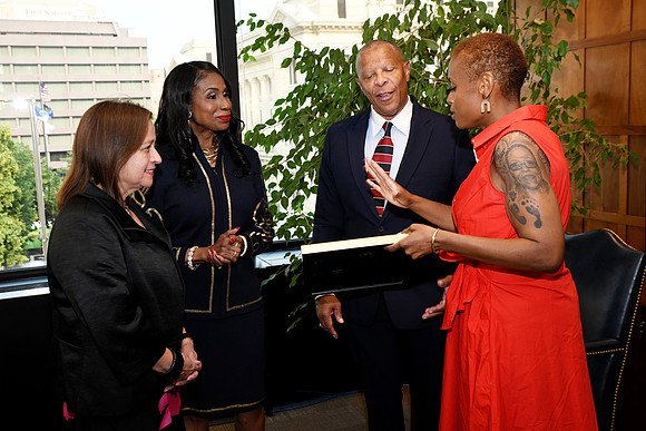 Mayor Ewing_Inauguration_2025 06 09-10_RHP