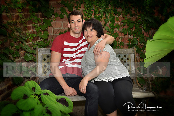 With Mom_LOGO